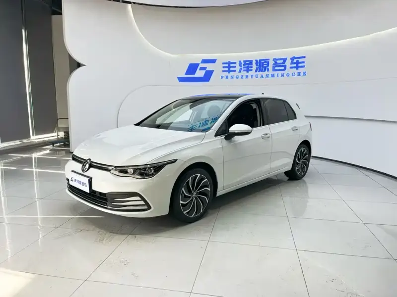 Volkswagen Golf, 2022