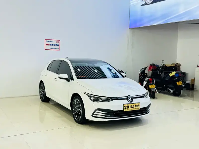 Volkswagen Golf, 2022