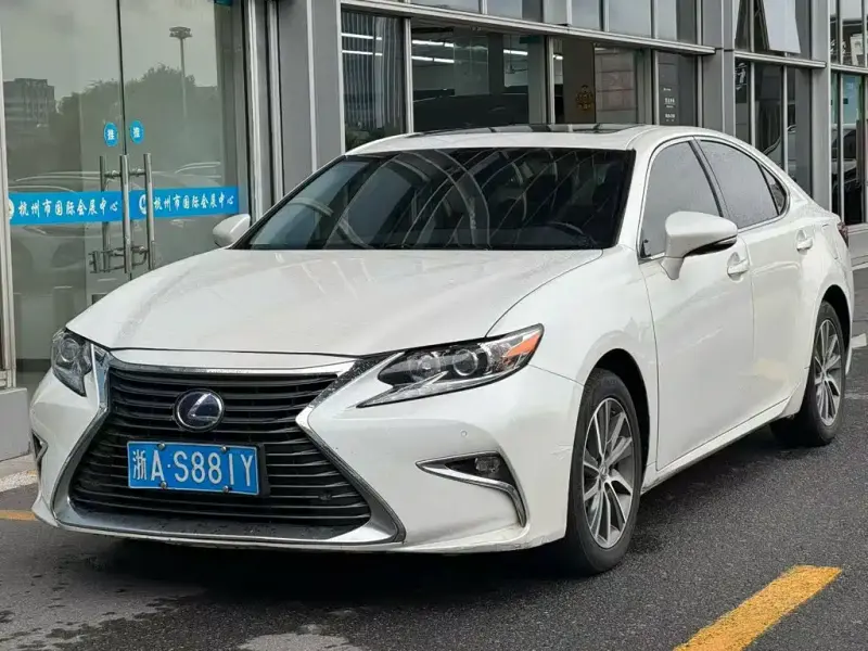 Lexus ES, 2016
