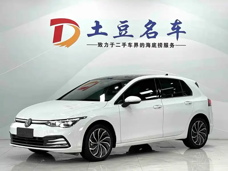 Volkswagen Golf, 2022