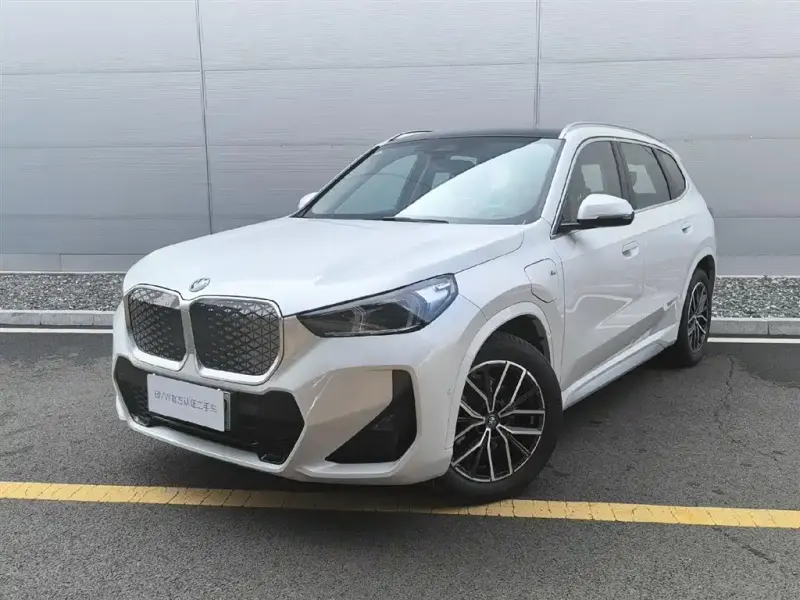 BMW iX1, 2025