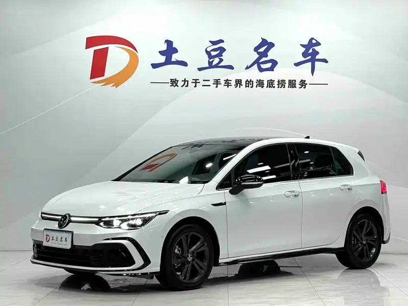 Volkswagen Golf, 2022