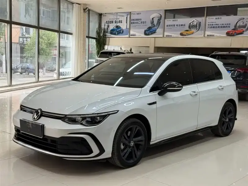 Volkswagen Golf, 2022