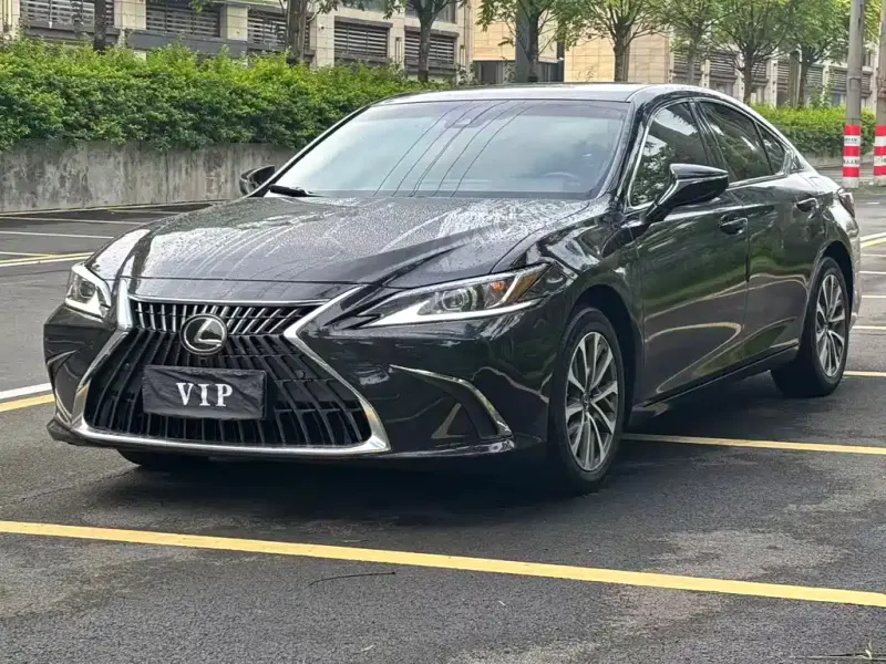 Lexus ES, 2022