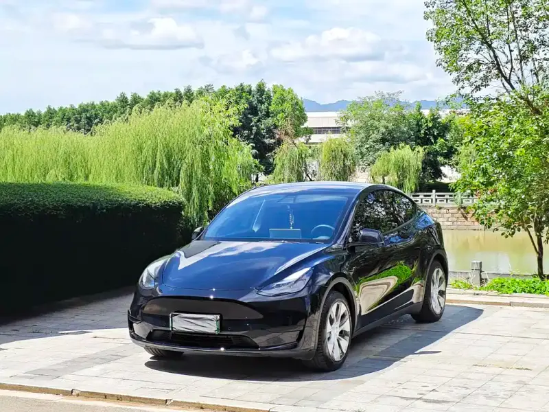 Tesla Model Y, 2023