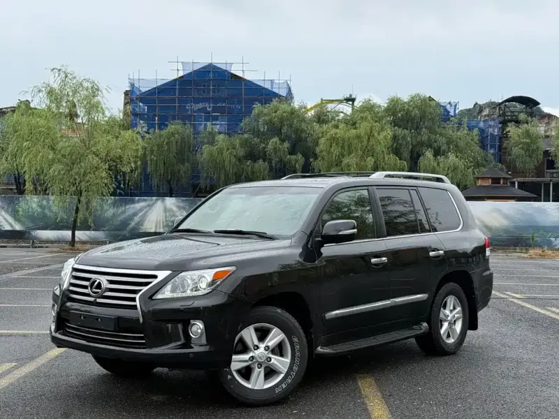 Lexus LX, 2012