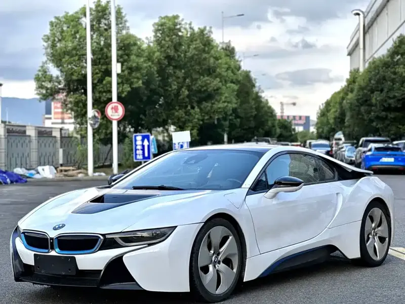 BMW i8, 2016