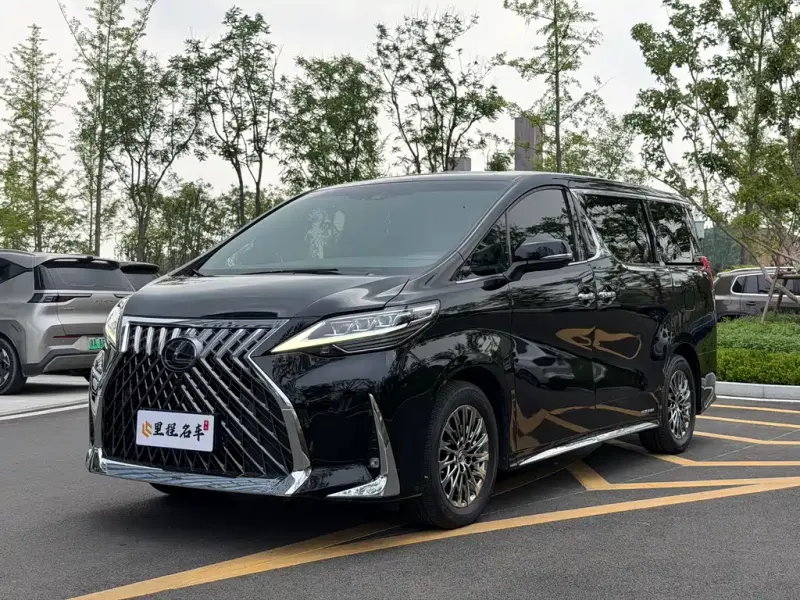 Lexus LM, 2021