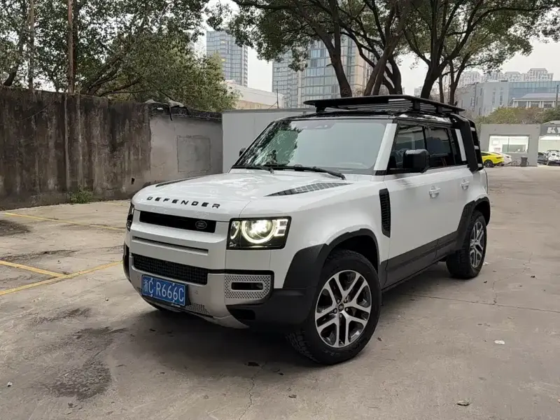Land Rover Defender, 2025