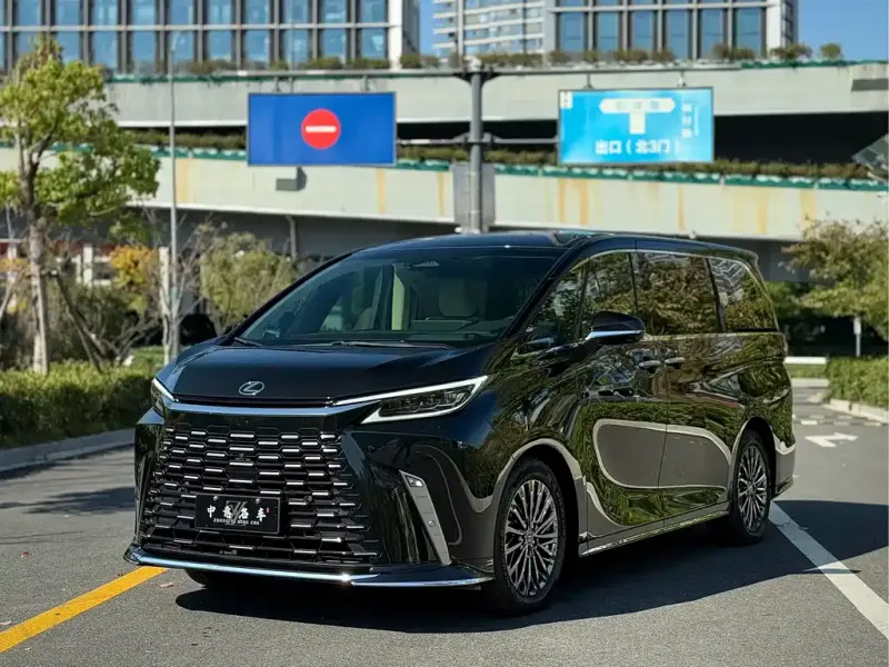 Lexus LM, 2024