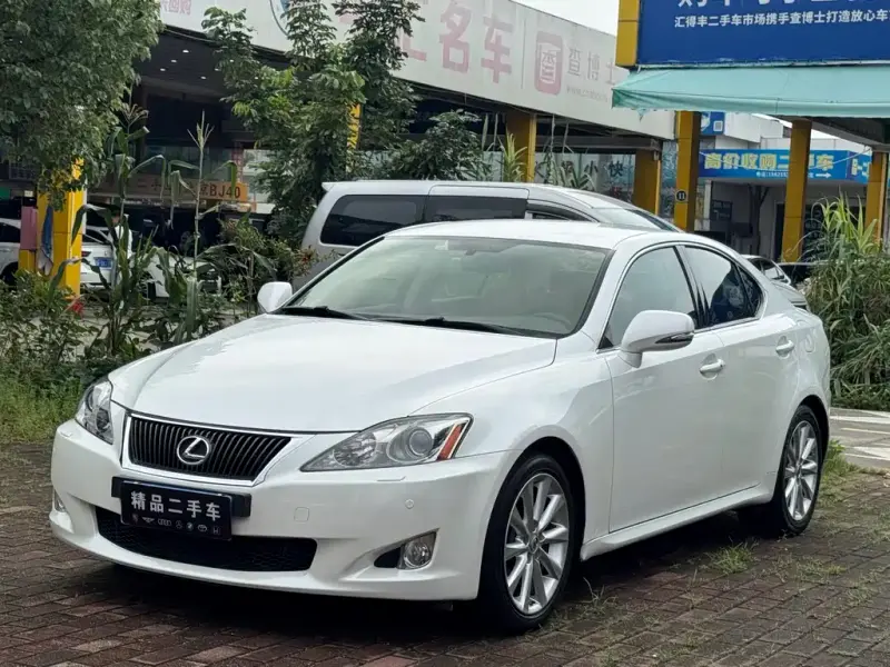 Lexus IS, 2010
