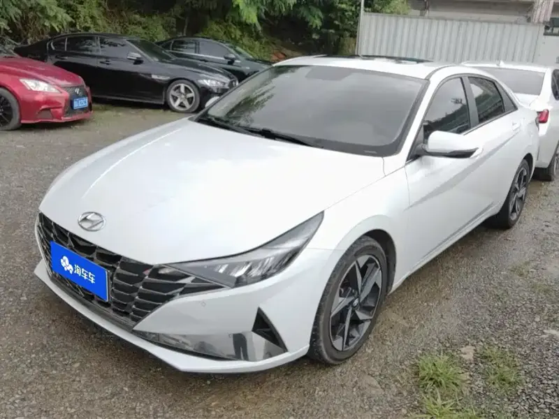 Hyundai Elantra, 2022