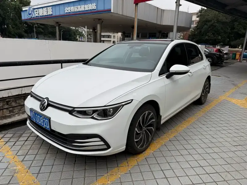 Volkswagen Golf, 2024