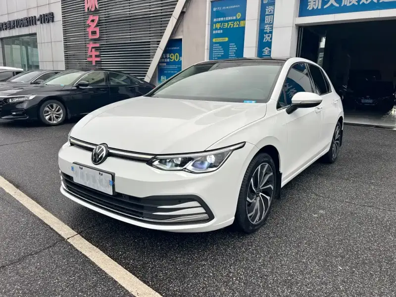 Volkswagen Golf, 2022
