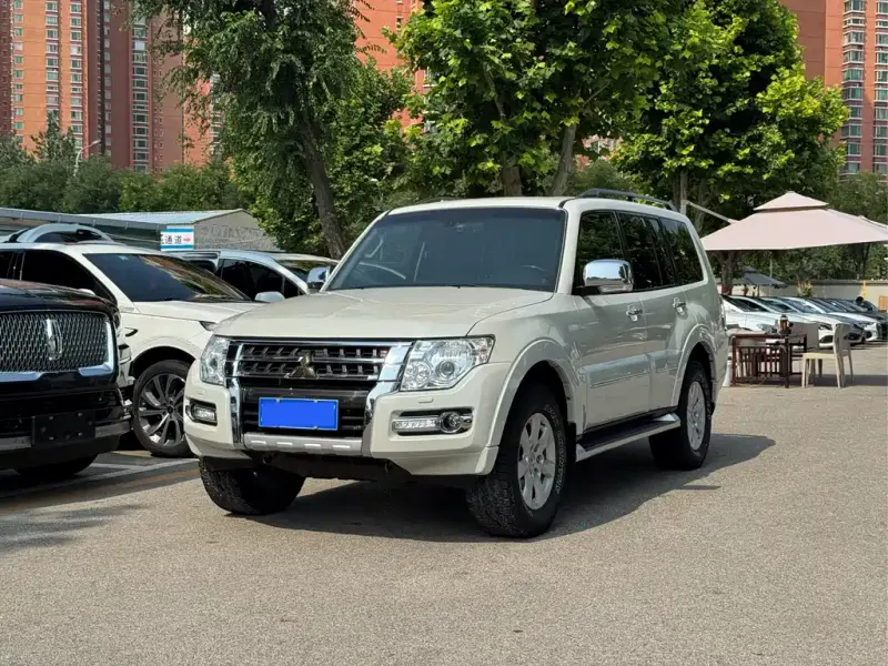 Mitsubishi Pajero (Import), 2016
