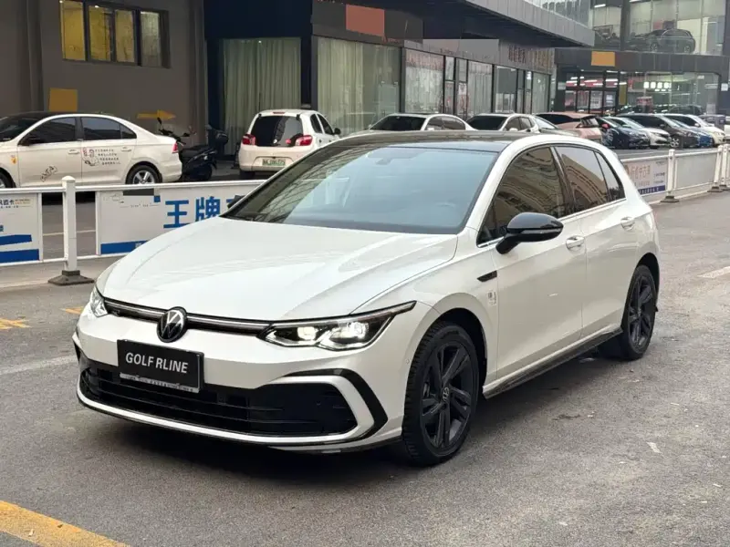 Volkswagen Golf, 2024
