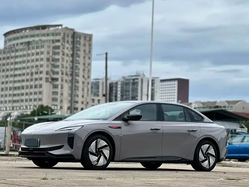 Hongqi EH7, 2025