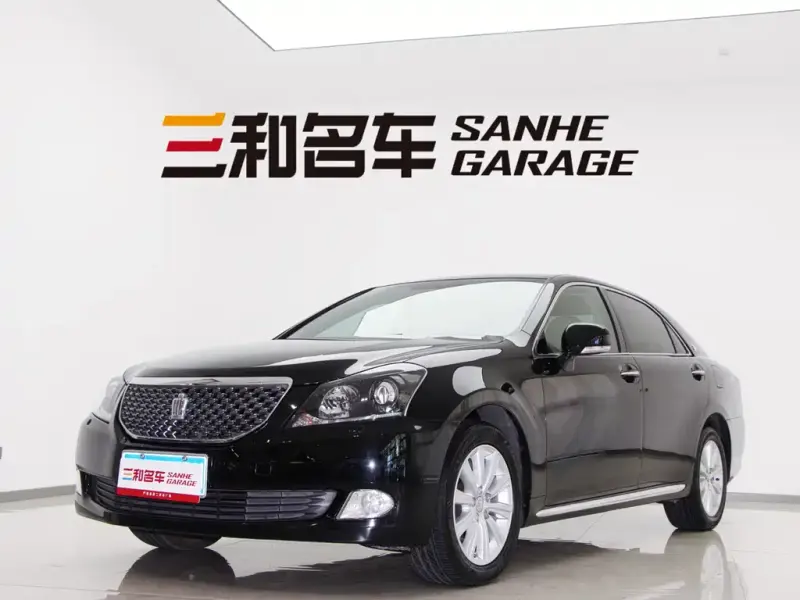Toyota Crown, 2012