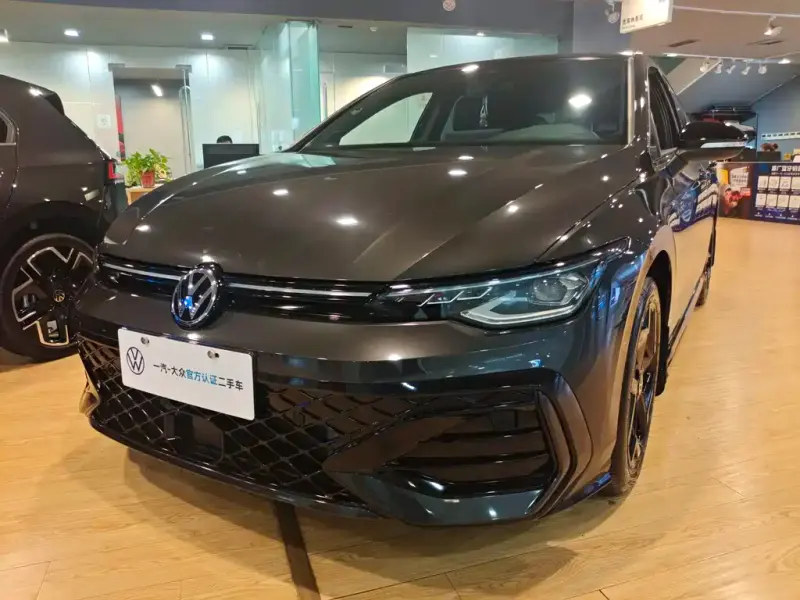 Volkswagen Golf, 2025