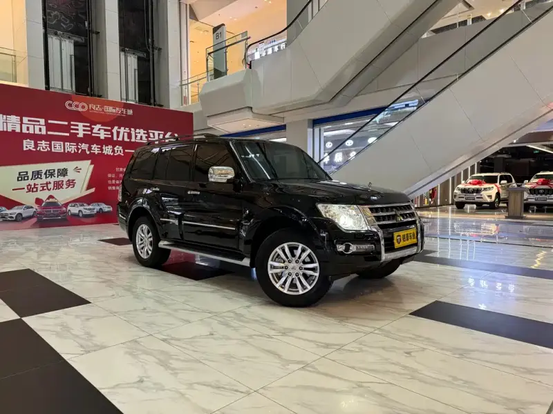 Mitsubishi Pajero (Import), 2020