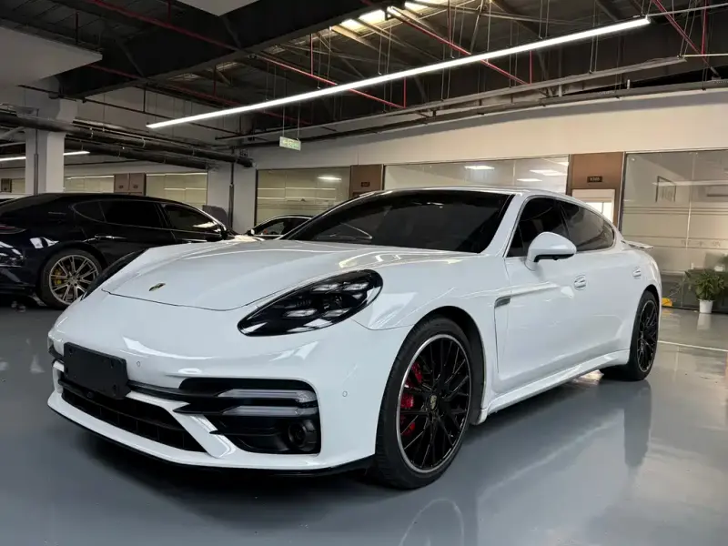 Porsche Panamera, 2015