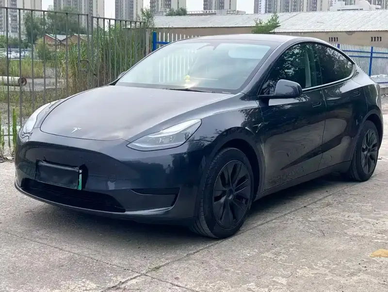 Tesla Model Y, 2024