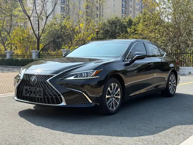 Lexus ES, 2022