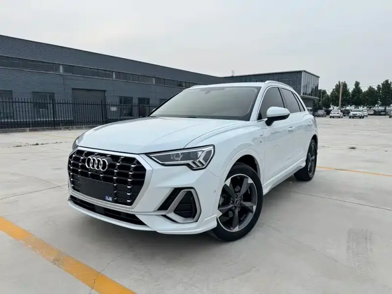 Audi Q3, 2022
