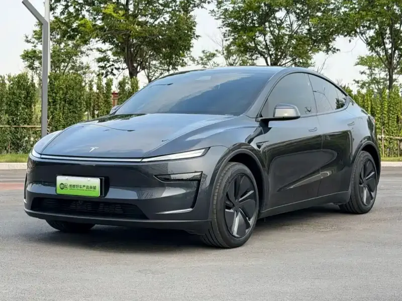 Tesla Model Y, 2025