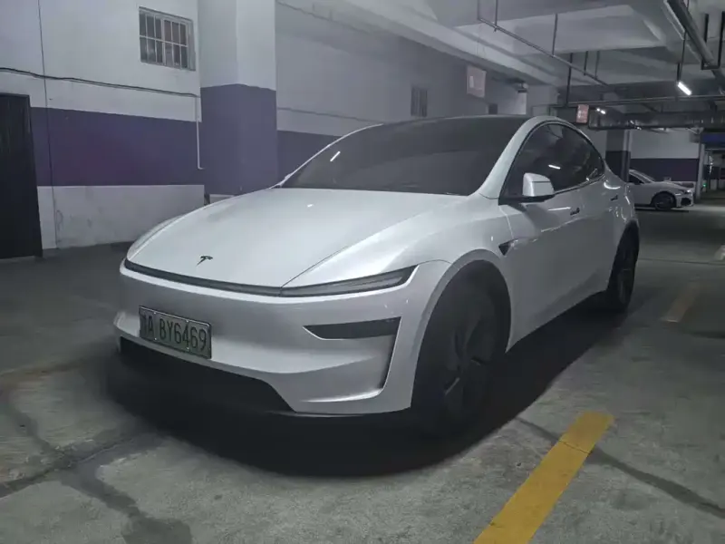 Tesla Model Y, 2025