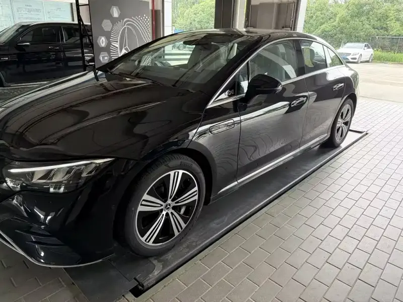 Mercedes-Benz EQE, 2025
