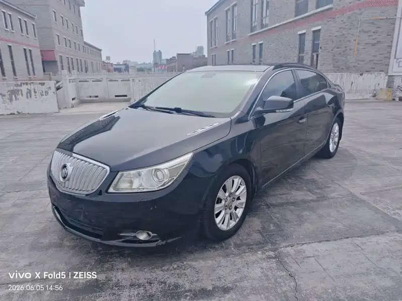 Buick LaCrosse, 2011