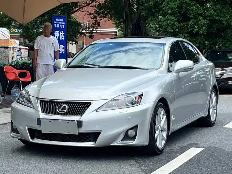 Lexus IS, 2011