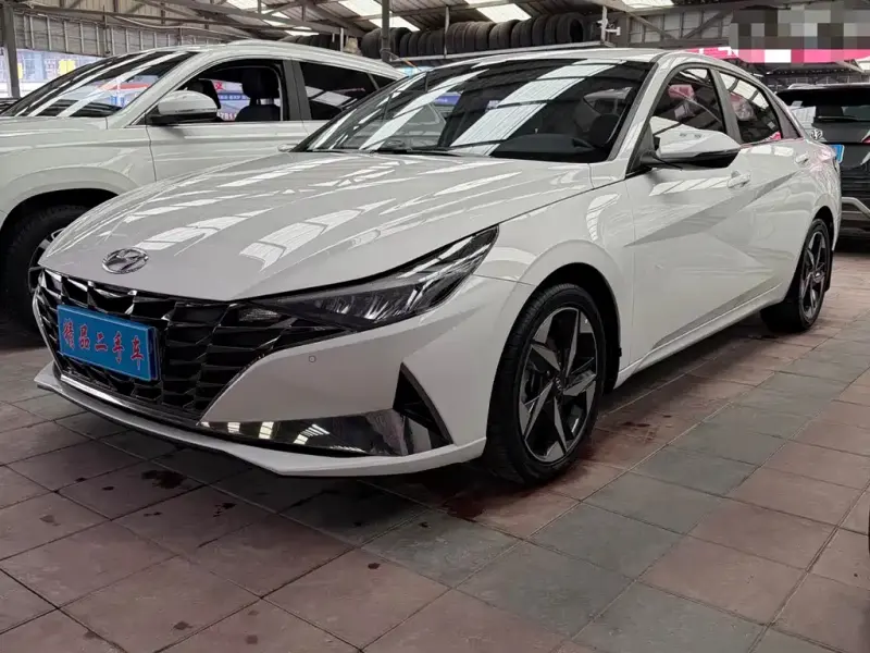 Hyundai Elantra, 2022
