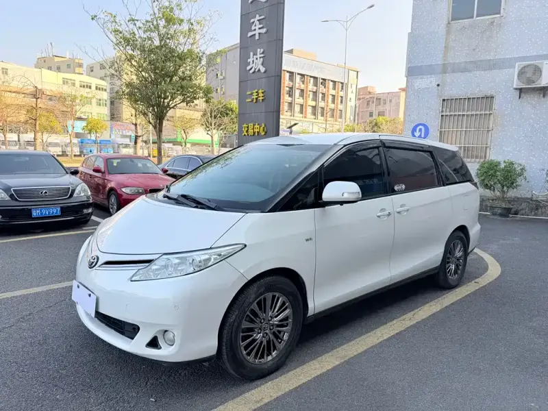 Toyota Previa, 2015