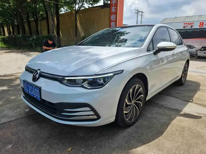 Volkswagen Golf, 2022
