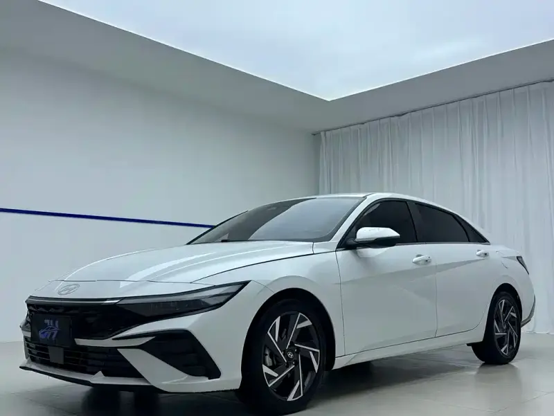 Hyundai Elantra, 2023