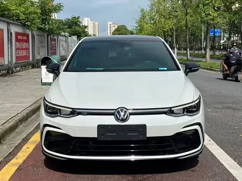 Volkswagen Golf, 2024