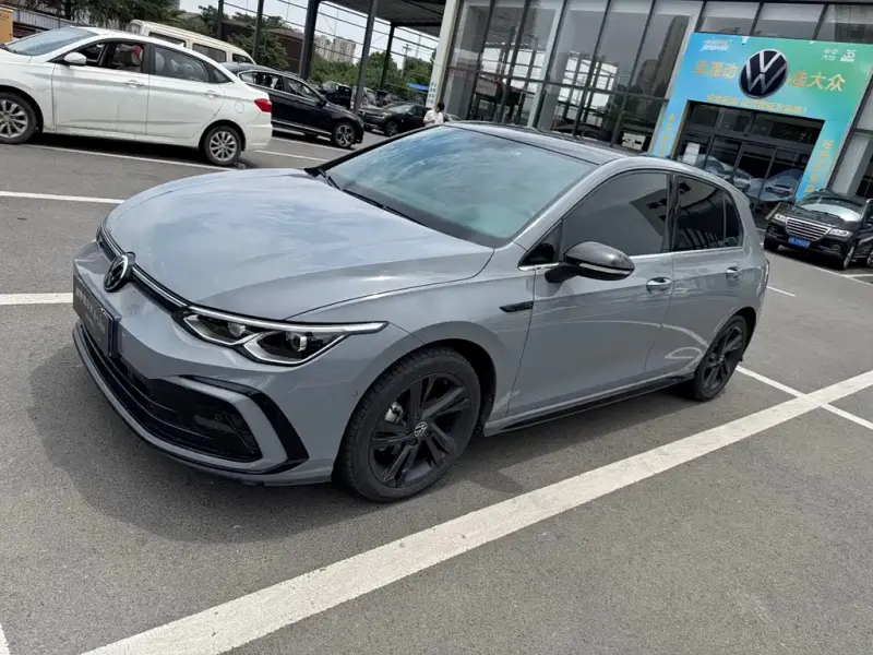 Volkswagen Golf, 2022