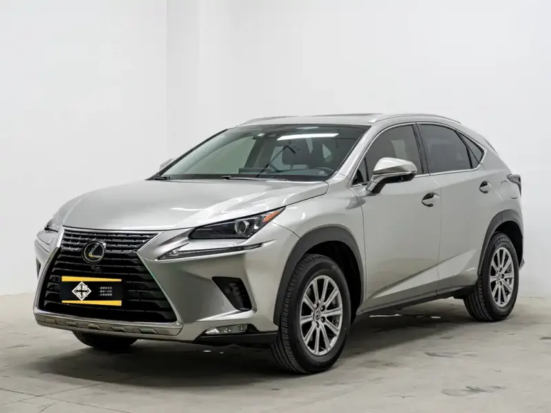 Lexus NX, 2021
