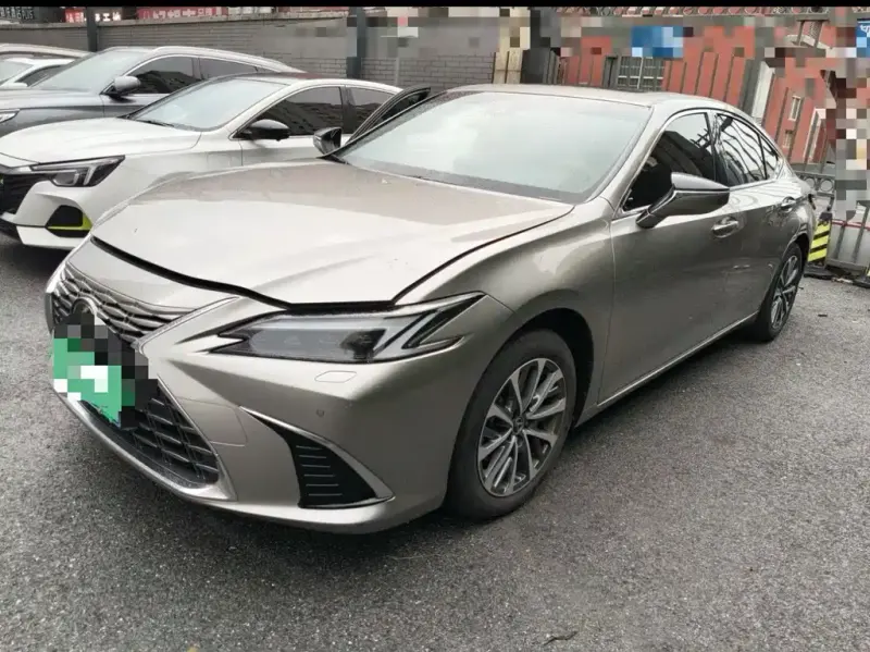 Lexus ES, 2025