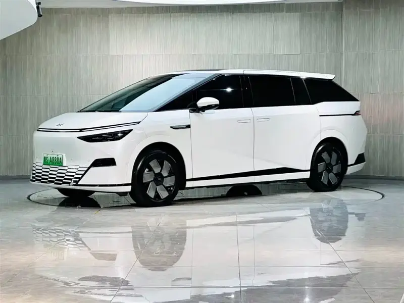 XPeng X9, 2024