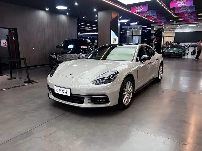 Porsche Panamera, 2019