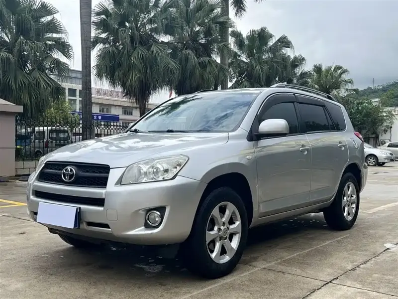 Toyota RAV4, 2011