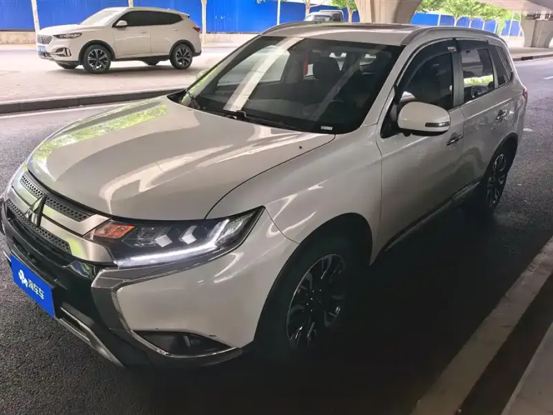 Mitsubishi Outlander, 2020