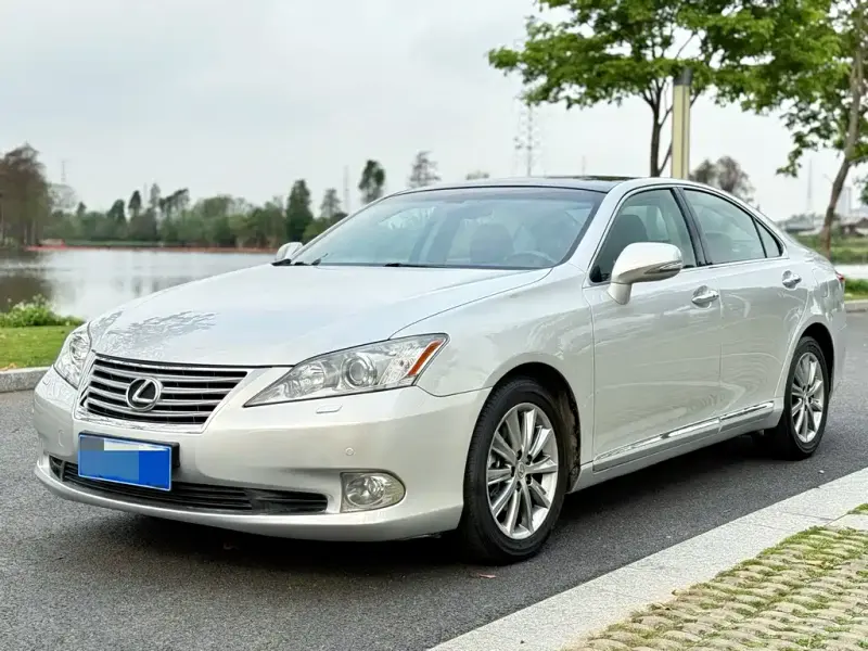 Lexus ES, 2010