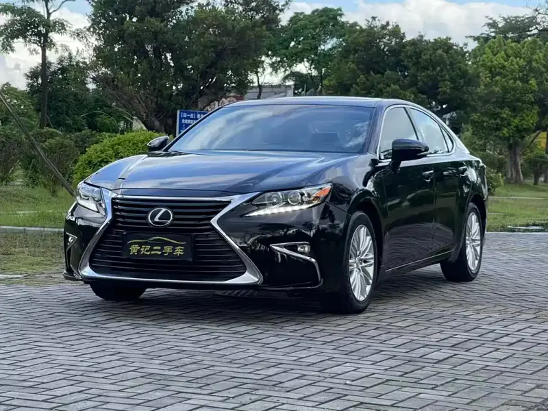 Lexus ES, 2015