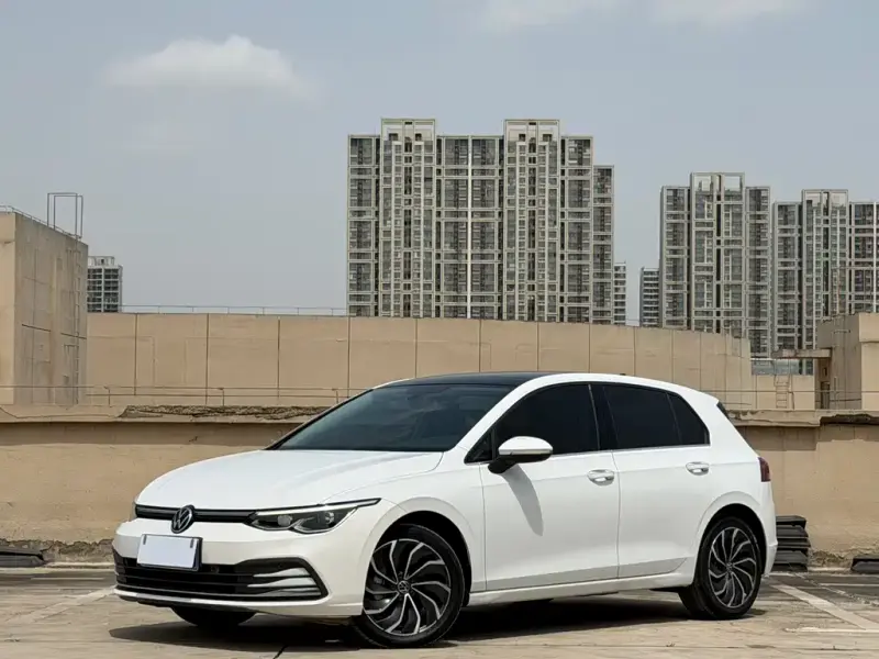 Volkswagen Golf, 2022
