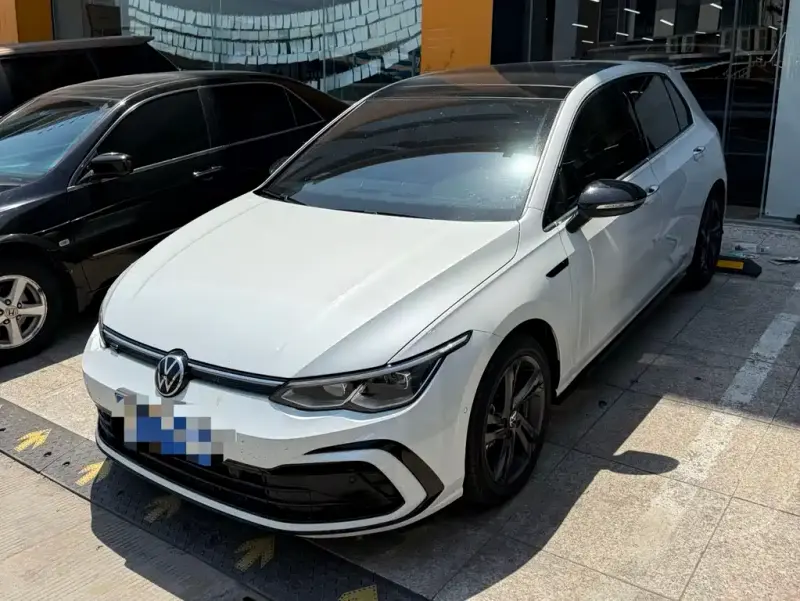Volkswagen Golf, 2022