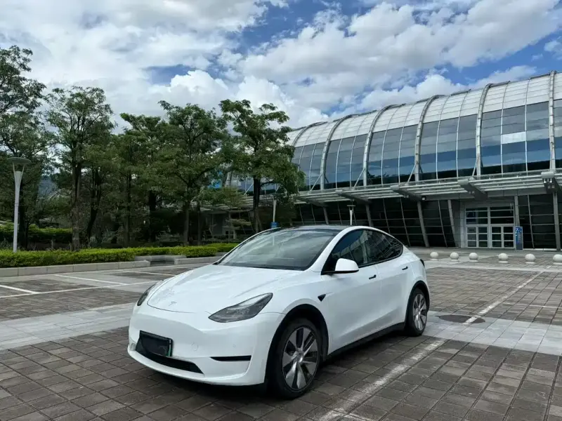 Tesla Model Y, 2023